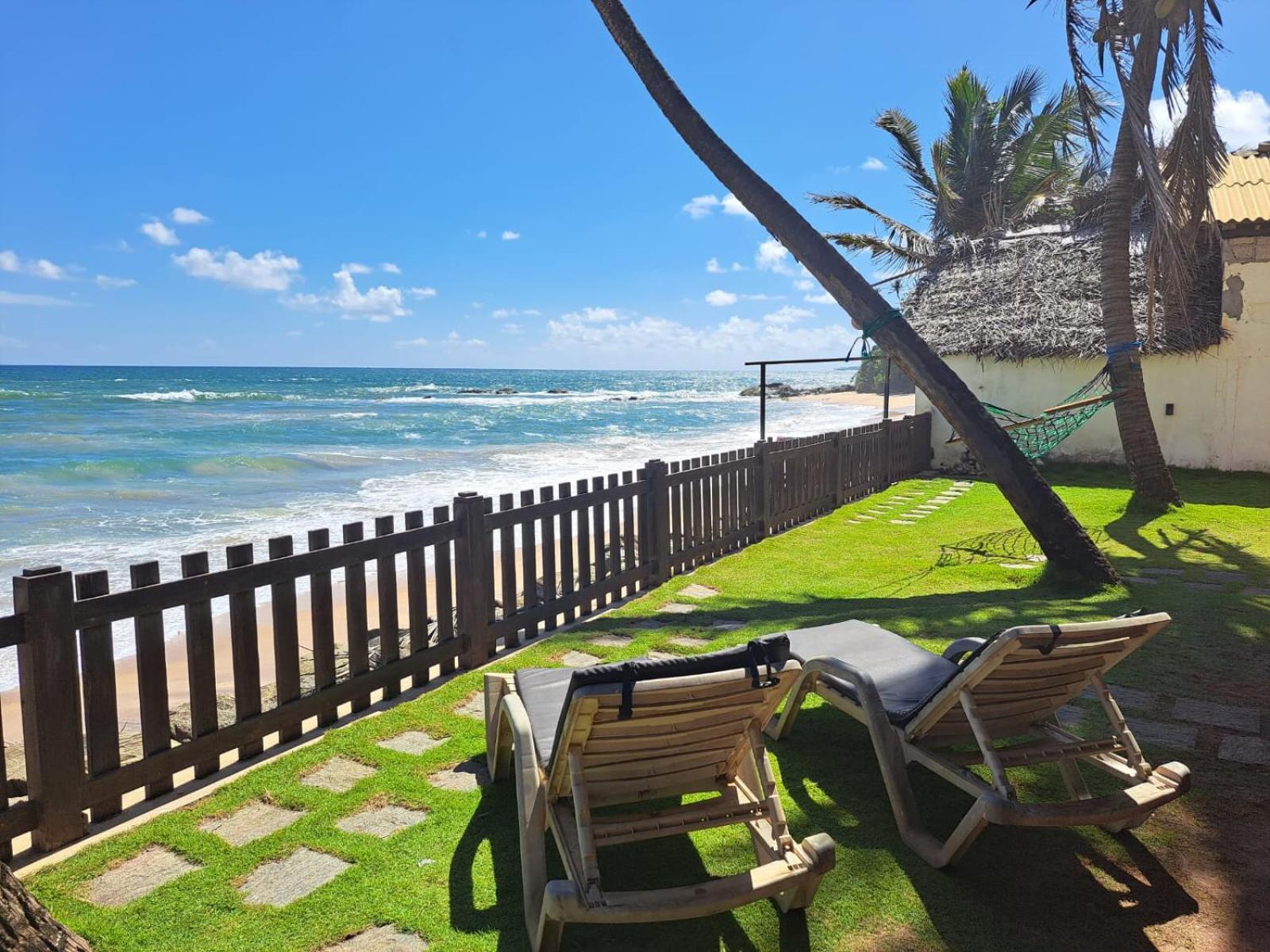 Hakuna Matara Beach Bungalows Exterior photo