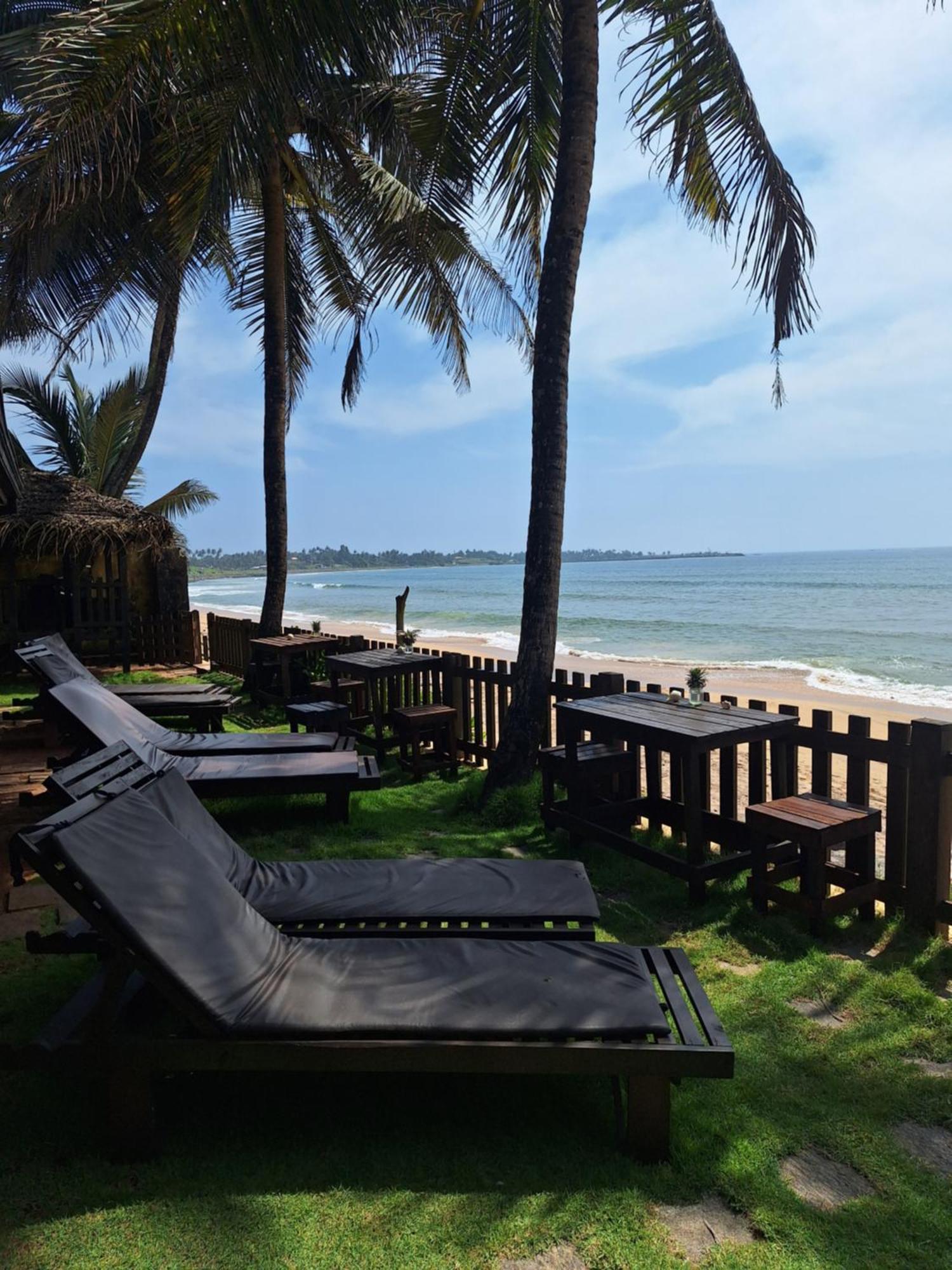 Hakuna Matara Beach Bungalows Exterior photo